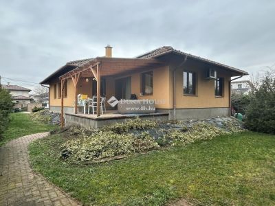 Eladó családi ház Vecsés