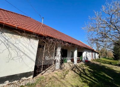 Eladó családi ház Tét