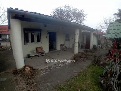 Eladó családi ház Farmos