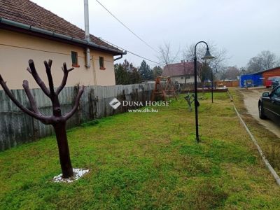 Eladó családi ház Tápiószentmárton
