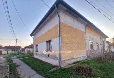 Eladó házrész Karcag