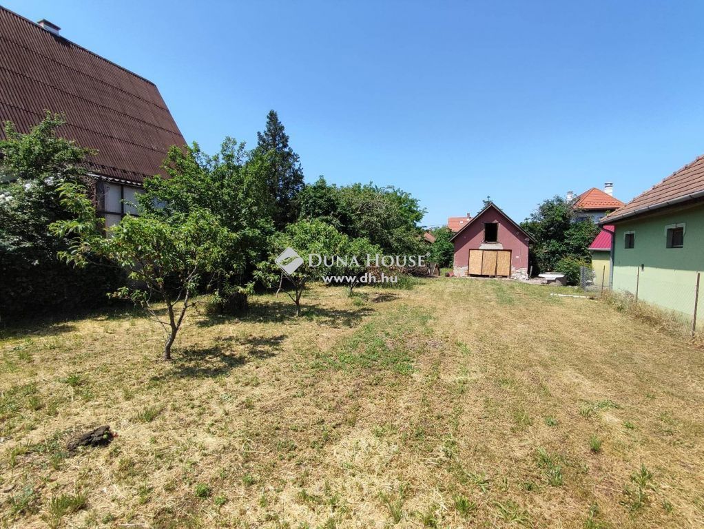 Eladó lakóövezeti telek Budapest