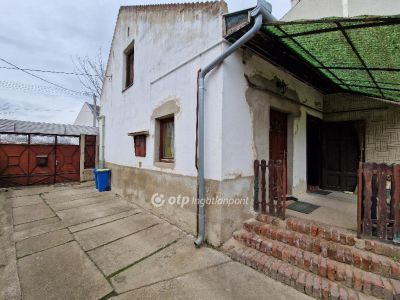 Eladó házrész Debrecen