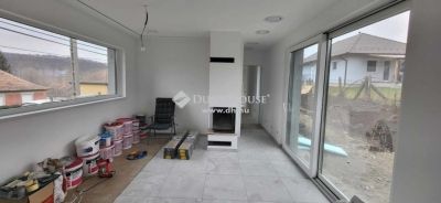 Eladó családi ház Penc