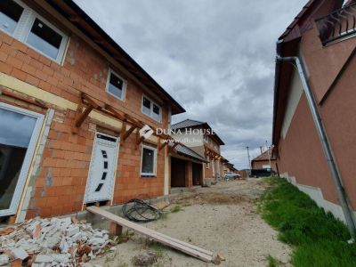 Eladó ikerház Fót