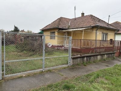 Eladó családi ház Vecsés
