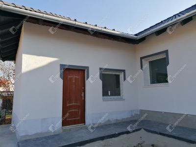 Eladó családi ház Tápióság