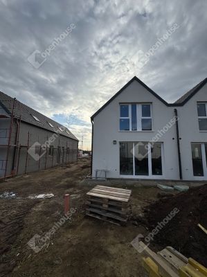 Eladó lakás Vác