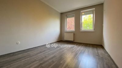 Eladó családi ház Győrújbarát