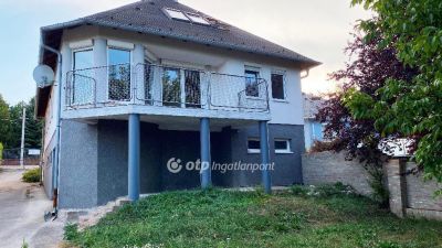 Eladó családi ház Győrújbarát