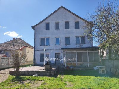 Eladó családi ház Szeged