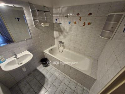 Kiadó családi ház Szekszárd