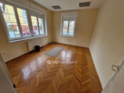 Kiadó családi ház Szekszárd