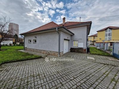 Kiadó családi ház Szekszárd