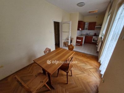 Kiadó családi ház Szekszárd