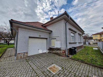 Kiadó családi ház Szekszárd