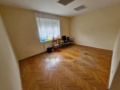 Kiadó családi ház Szekszárd