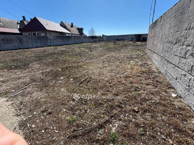 Eladó lakóövezeti telek Onga
