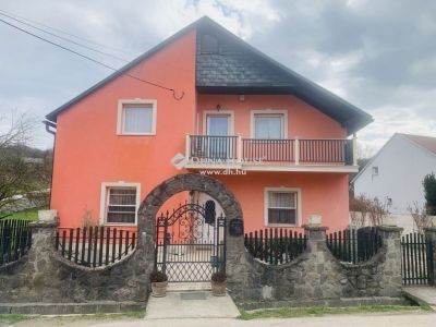 Eladó családi ház Bajót