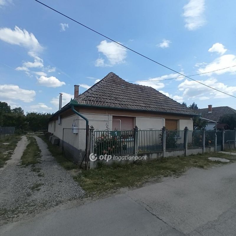 Eladó családi ház Tápiószele