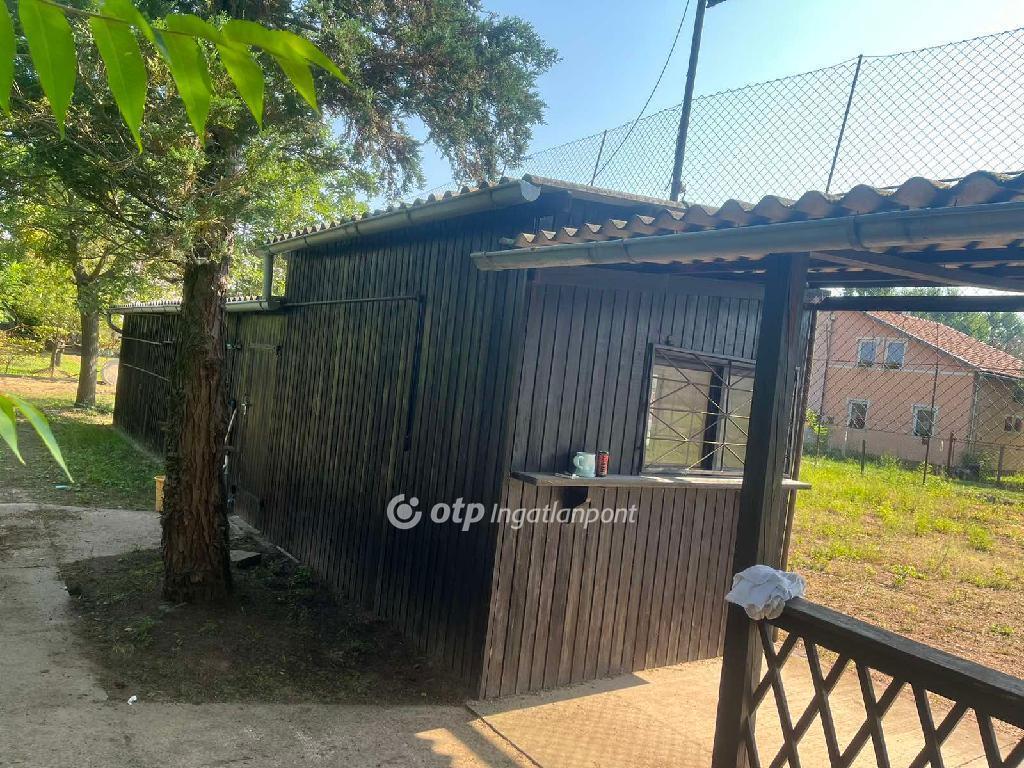 Eladó nyaraló Tápiószentmárton