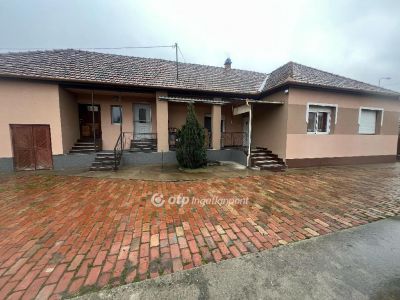 Eladó családi ház Újszilvás
