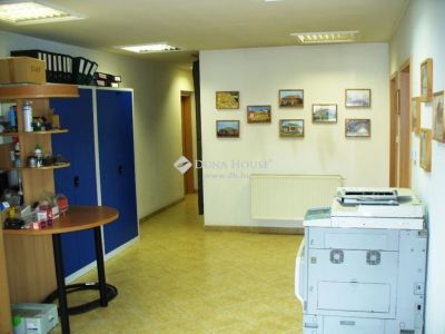 Eladó raktár Siófok