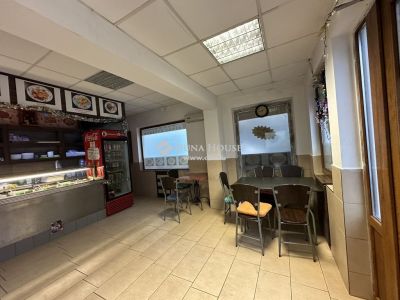 Eladó utcai bejáratú üzlethelység Szigetszentmiklós
