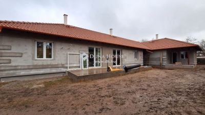 Eladó lakás Vác
