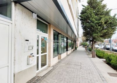 Kiadó utcai bejáratú üzlethelység Tata