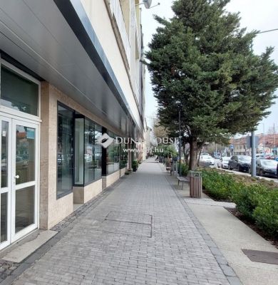 Kiadó utcai bejáratú üzlethelység Tata