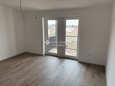 Eladó lakás Esztergom