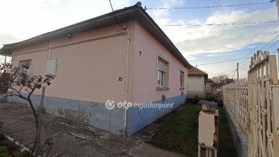 Eladó családi ház Jászfényszaru