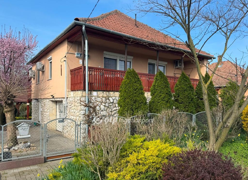 Eladó családi ház Poroszló