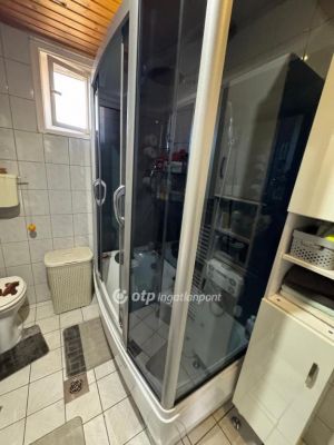 Eladó családi ház Poroszló