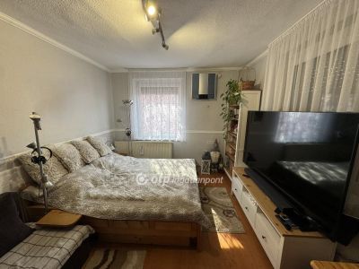 Eladó családi ház Poroszló