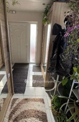 Eladó családi ház Poroszló