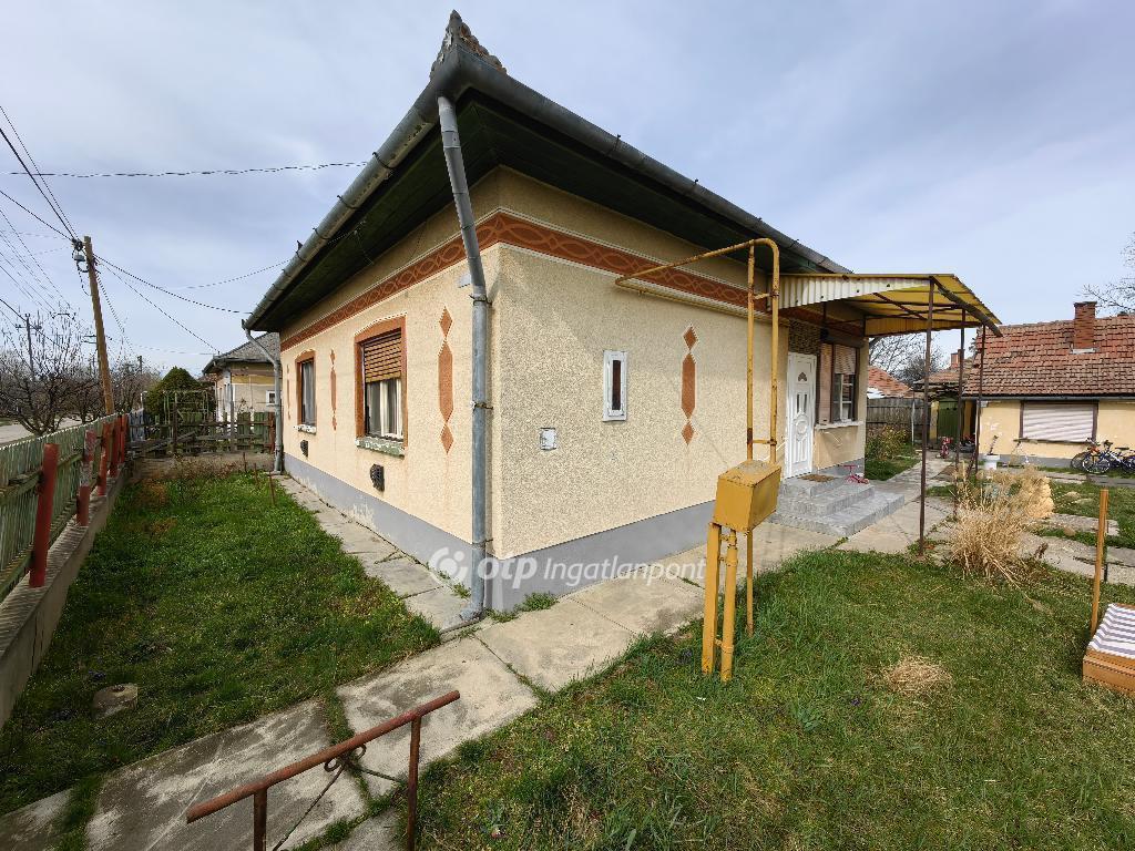 Eladó családi ház Kisújszállás