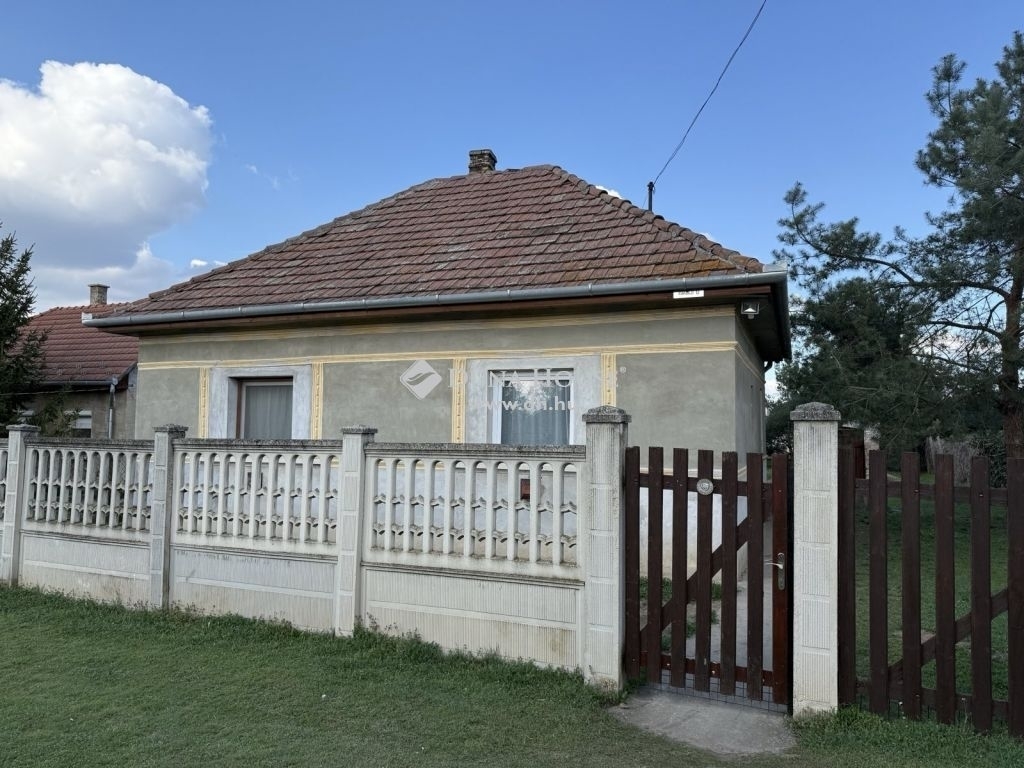 Eladó családi ház Kóka