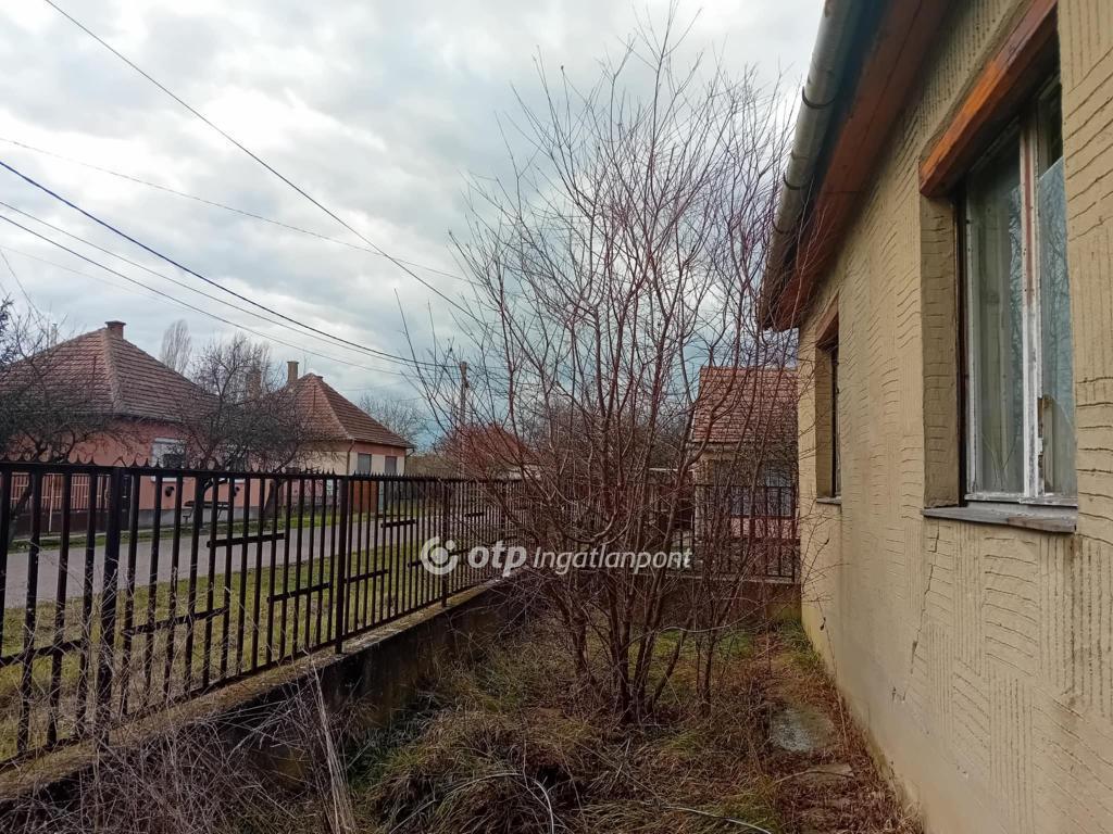 Eladó családi ház Biharkeresztes