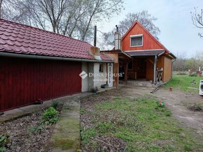 Eladó külterületi telek Monor