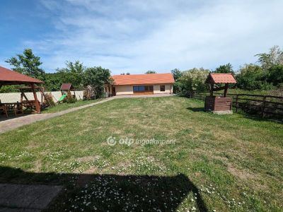 Eladó nyaraló Tiszacsege