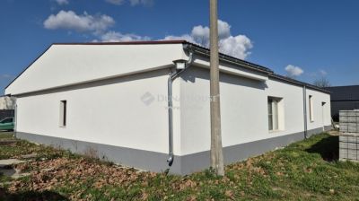 Eladó raktár Kecskemét