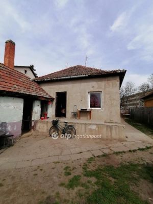 Eladó családi ház Szolnok