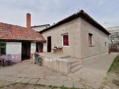 Eladó családi ház Szolnok