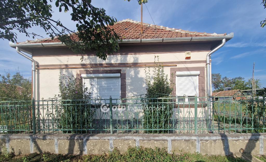Eladó családi ház Poroszló