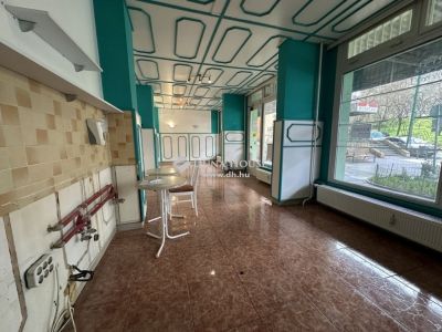 Kiadó utcai bejáratú üzlethelység Dunaújváros