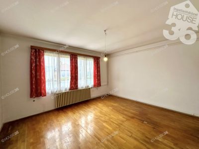 Eladó családi ház Jászszentlászló