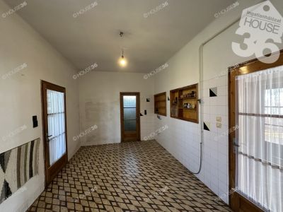 Eladó családi ház Jászszentlászló