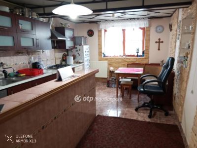 Eladó családi ház Tiszaföldvár